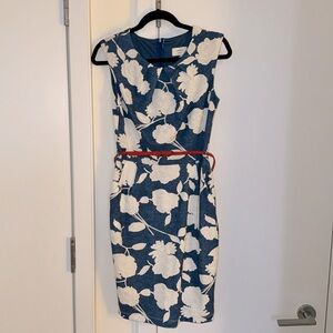 Sleeveless shift dress.